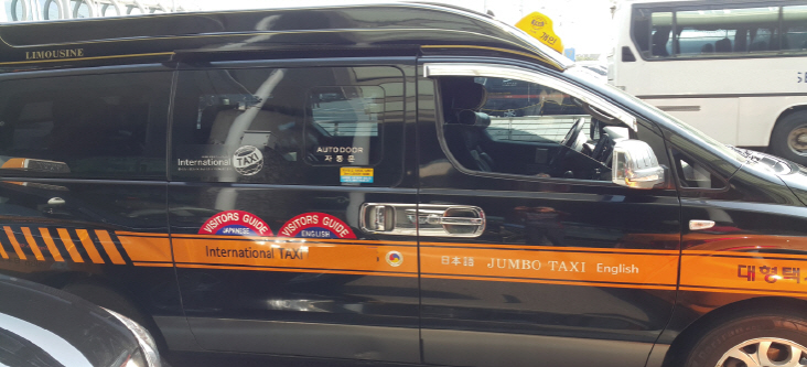 English speaking driver van taxi